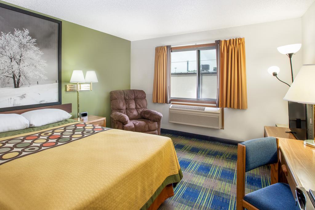 Super 8 By Wyndham Columbus Motel Exterior foto